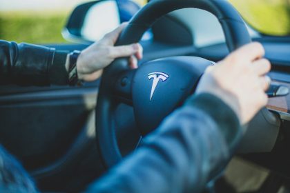 Tesla retarde (à nouveau) la présentation de son dernier grand projet : il devra attendre