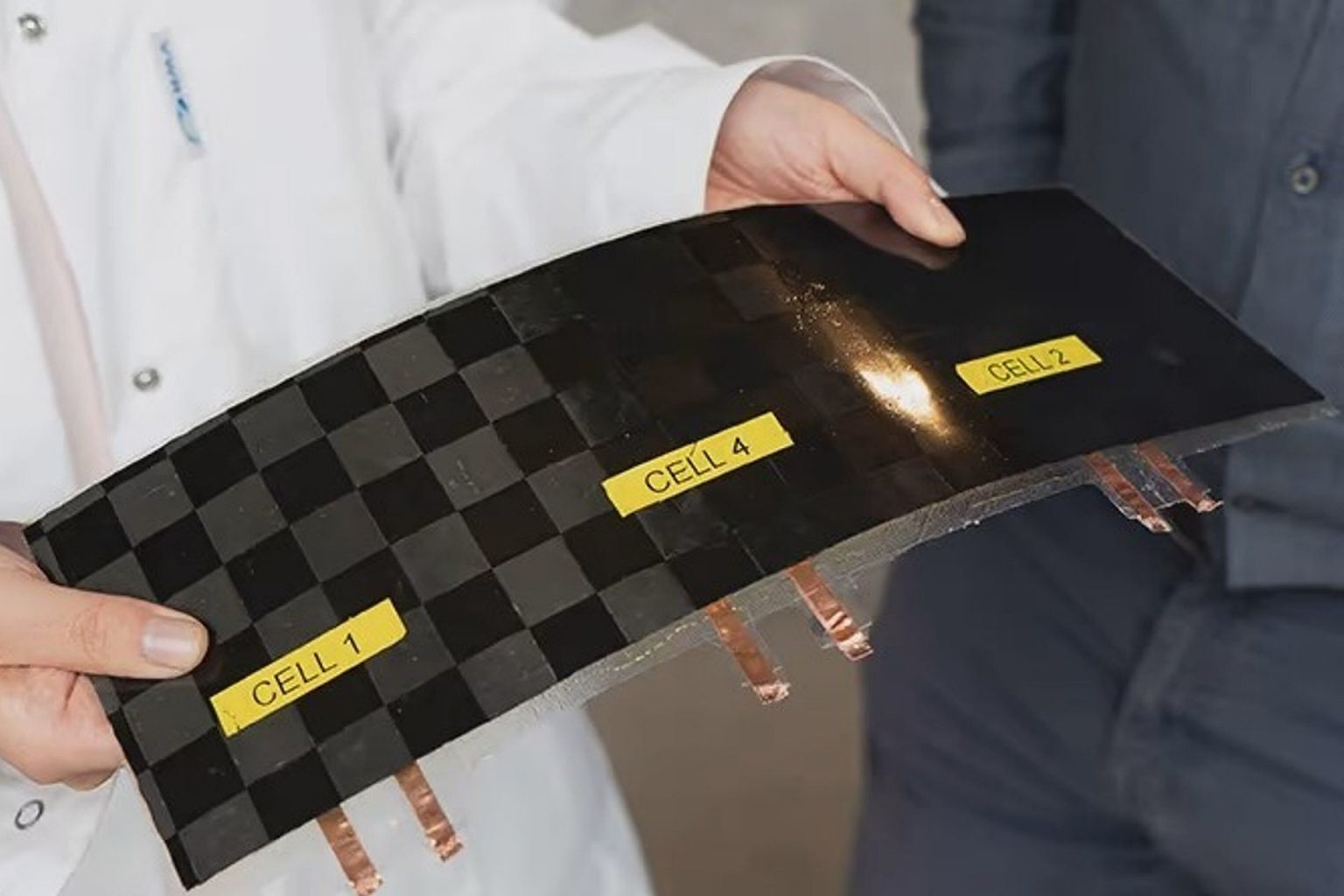 Les batteries en fibre de carbone arrivent : un développement qui augmenterait de 70% l’autonomie des VE