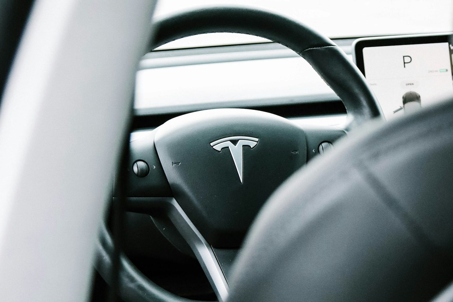 Tesla semble trouver la solution ultime à la batterie prometteuse