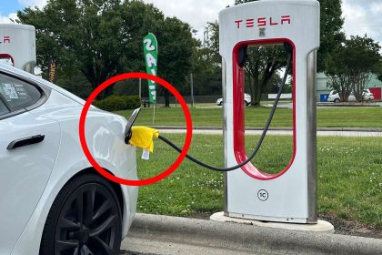 Tesla répond aux conducteurs qui utilisent une serviette mouillée aux Superchargers pour accélérer la charge