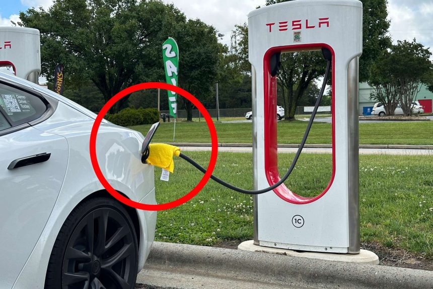 Tesla répond aux conducteurs qui utilisent une serviette mouillée aux Superchargers pour accélérer la charge