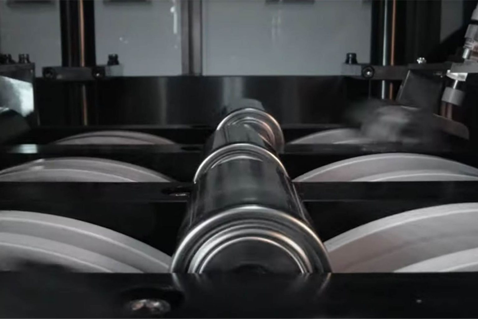 Ça y est ! Tesla produit les premières cellules 4680 à revêtement sec