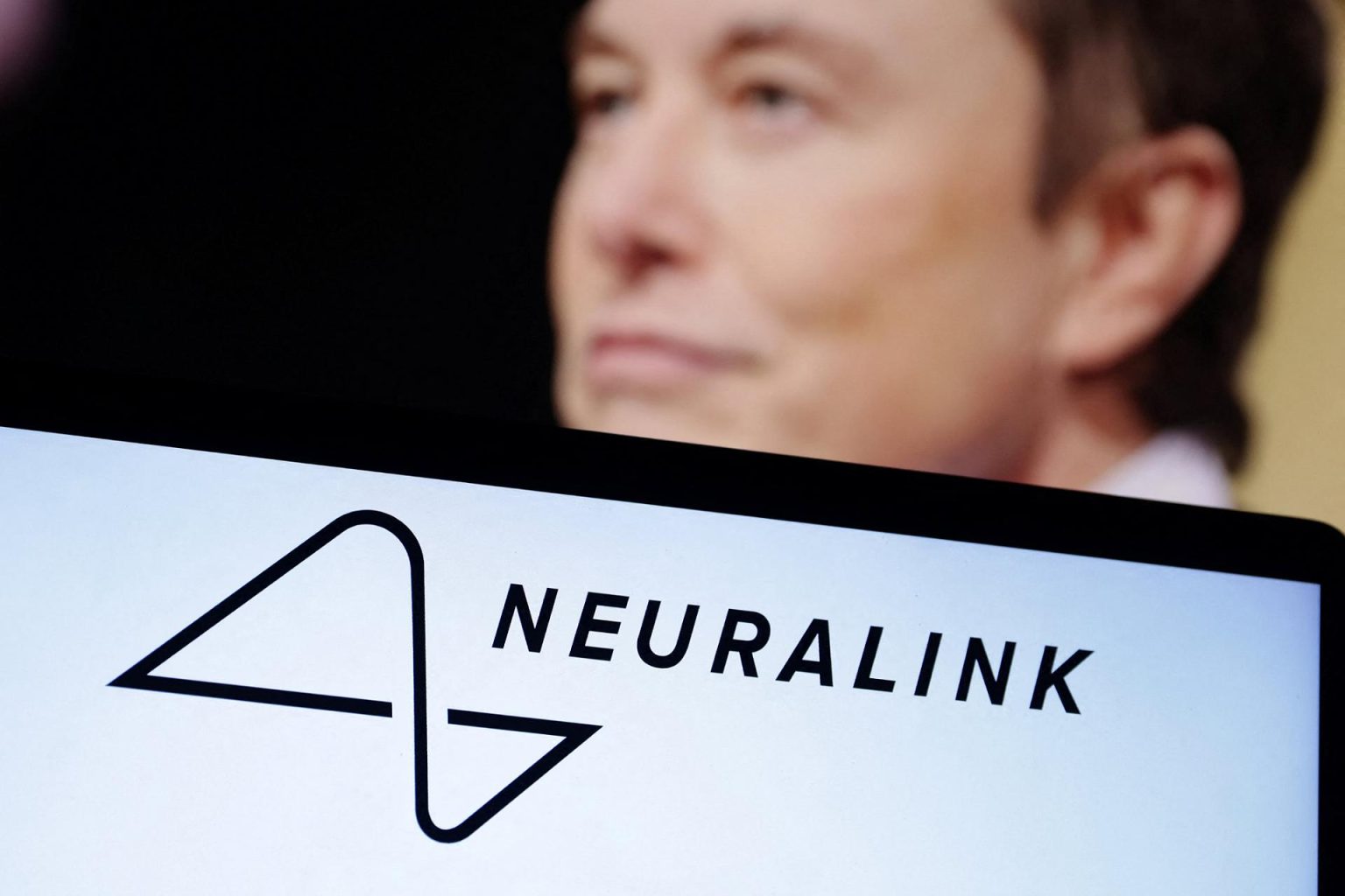 «Cela semble bien se passer» : Neuralink implante sa puce sur un deuxième patient