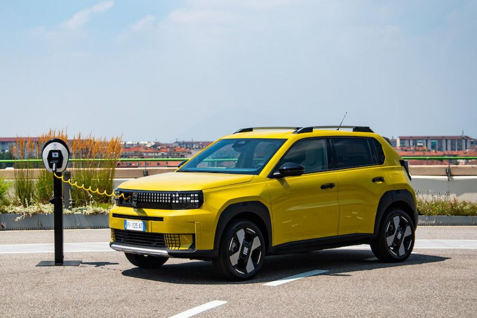 Fini les câbles de recharge dans le coffre : FIAT va les ranger comme ça