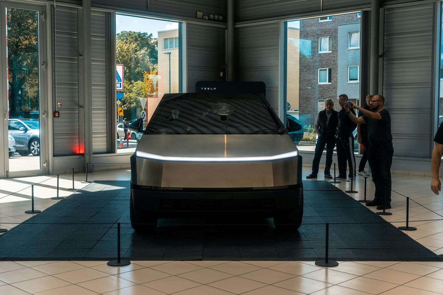 Le prolongateur d’autonomie pour la Tesla Cybertruck est désormais disponible en pré-commande : il coûte le prix d’une Dacia Spring