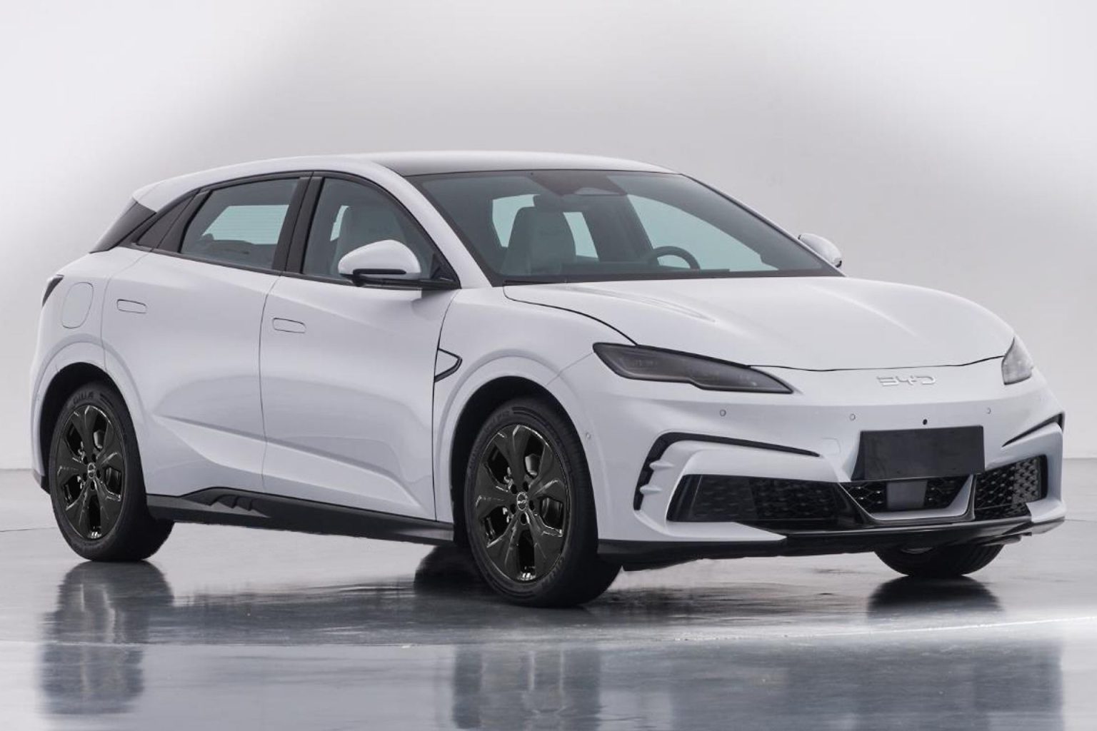 Première image de la BYD Seal 06 GT, un véhicule électrique compact destiné au marché européen