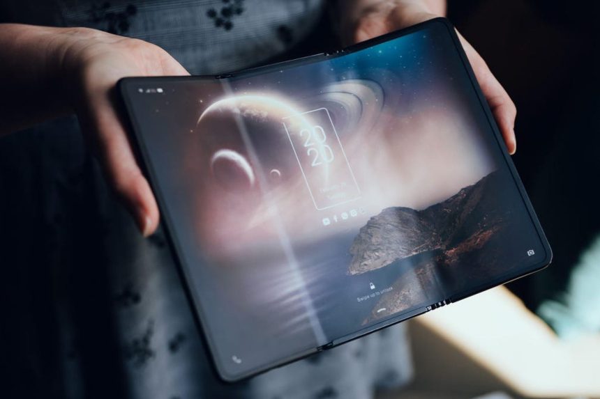 Honor prêt à défier la concurrence avec un nouveau smartphone pliable en trois parties