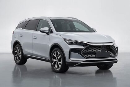 BYD Tang passe également à la technologie hybride rechargeable : le SUV 7 places aura 1350 km d’autonomie (Photos)