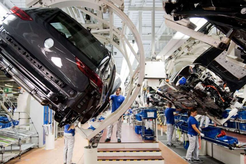 Ce géant constructeur automobile européen va mettre 30.000 employés à la porte