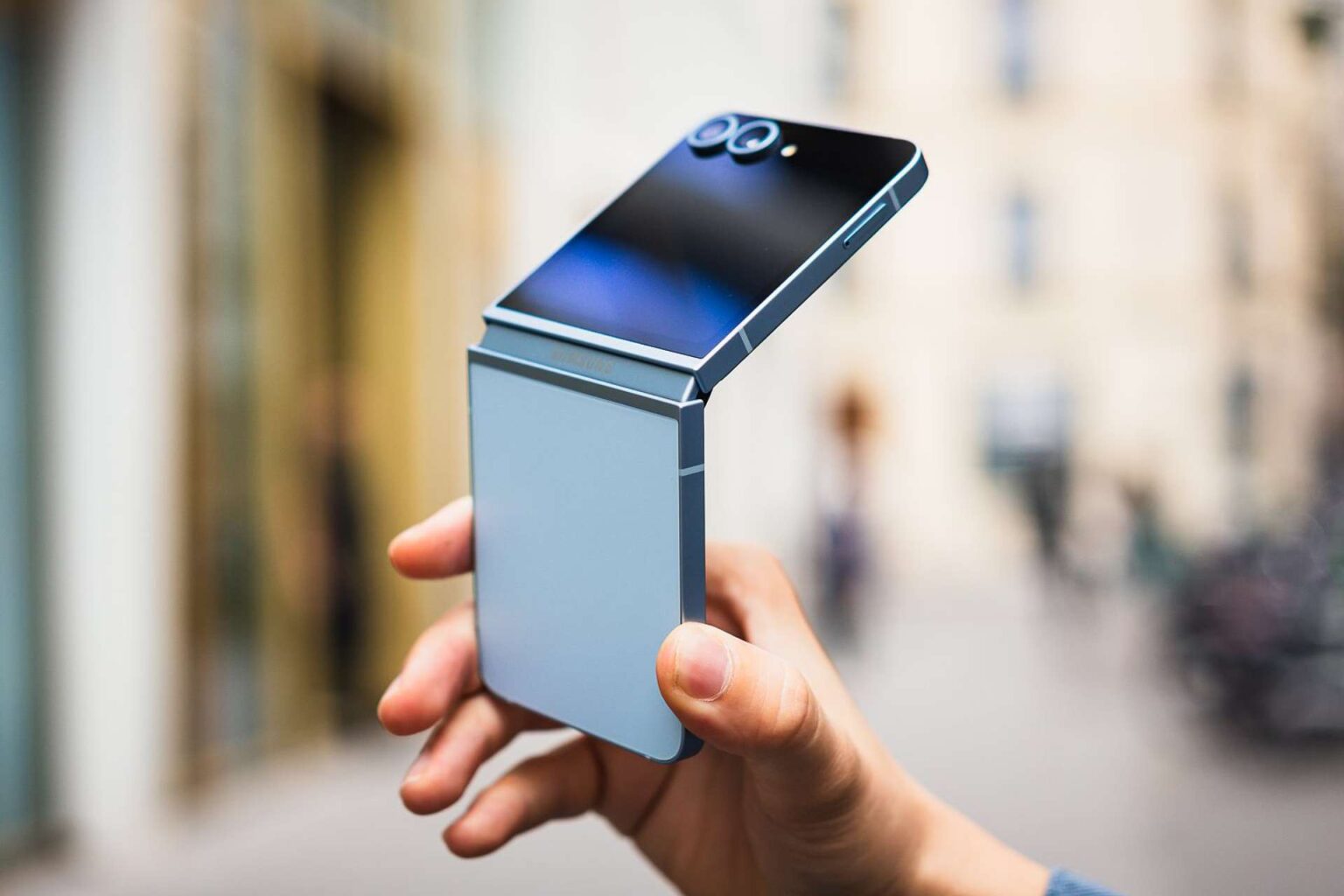 Galaxy Z Flip 6 : un avant-goût d’Android 15 avec One UI 7