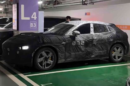 Ces photos espions révèlent plus de détails sur l’intérieur de la prochaine bête électrique de Xiaomi