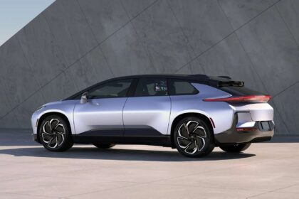 Au bord de la faillite, il annonce vouloir devenir la «Toyota des voitures électriques»