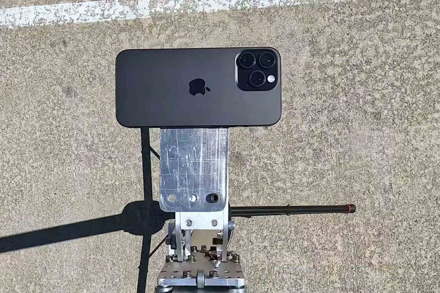 Ce test de résistance de l’iPhone 16 Pro Max montre clairement qu’il vaut mieux utiliser une coque (Vidéo)