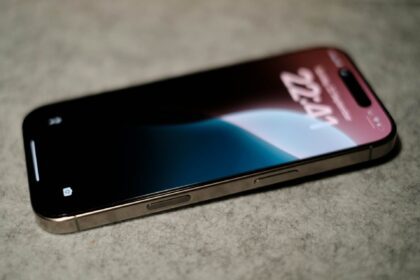 Ce qu’ils appellent «touchers fantôme» est un véritable problème sur l’iPhone 16