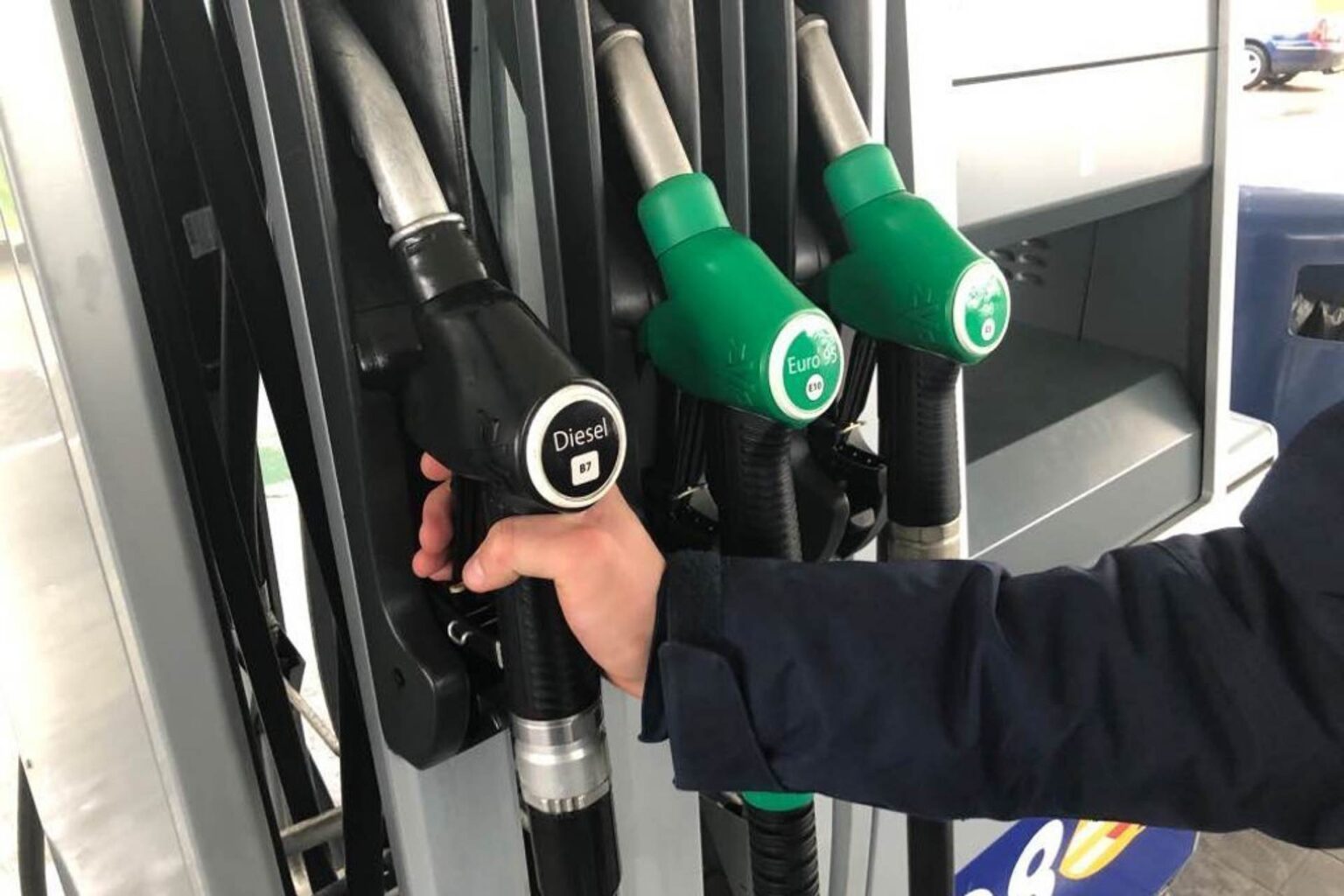 Paris commence à interdire la vente de diesel dans ses stations-service