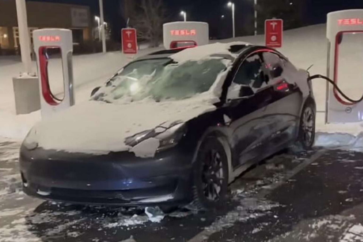Il congèle sa Tesla à une température glaciale extrême, et le résultat est satisfaisant ! (Vidéo)